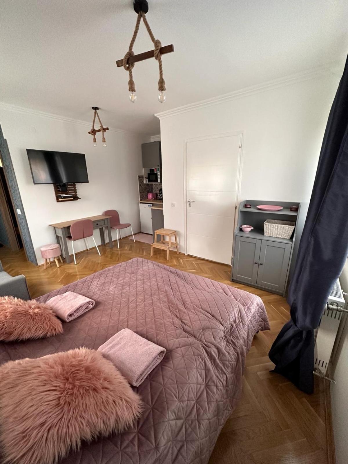 Berc Apartman エゲルサローク エクステリア 写真