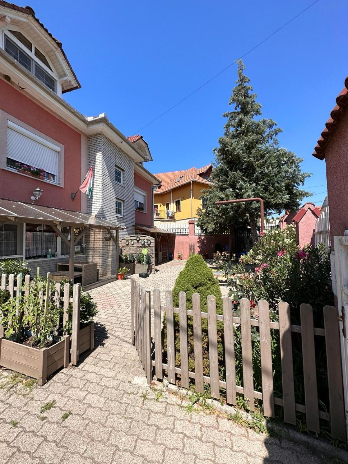 Berc Apartman エゲルサローク エクステリア 写真