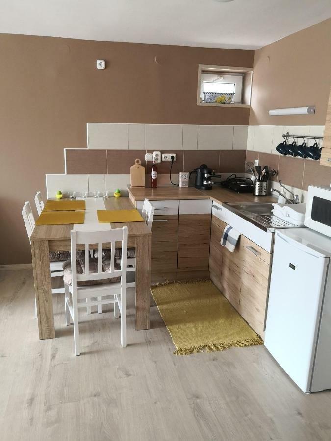 Berc Apartman エゲルサローク エクステリア 写真